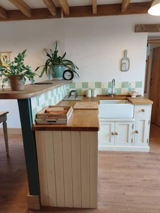 Chalet Des Roches Roche D'Oetre Suisse Normande Saint-Philbert-sur-Orne Екстериор снимка
